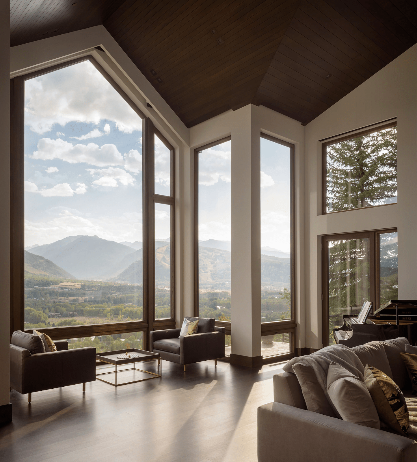 Apexed floor-to-ceiling window overlooking the great outdoors.