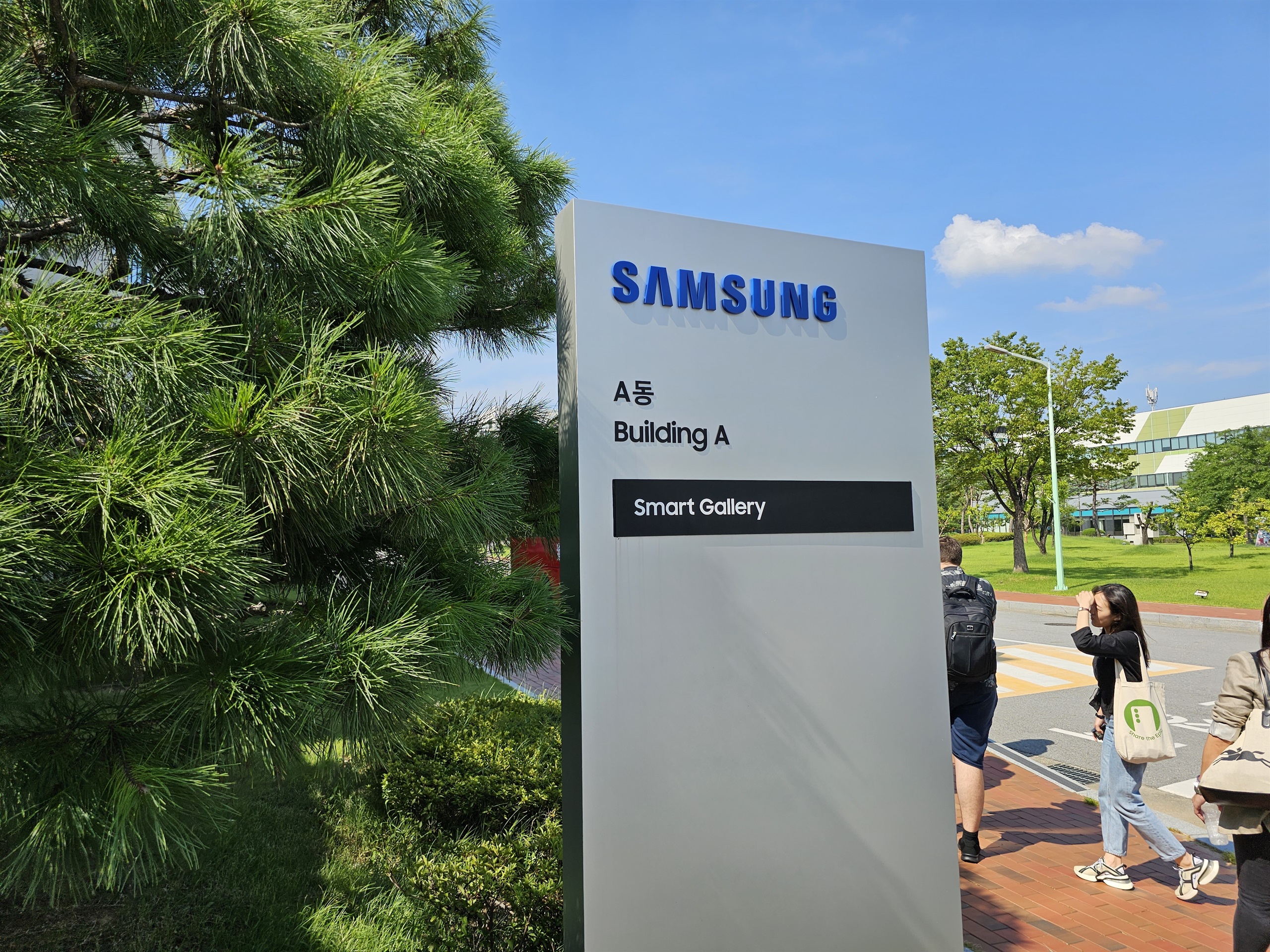 Photo of building marker in Samsung's Smart City